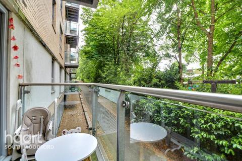 2 bedroom apartment for sale, Jubilee Court, South Woodford