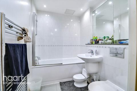 2 bedroom apartment for sale, Jubilee Court, South Woodford