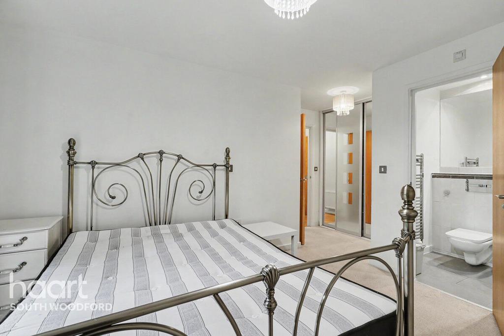 En suite bedroom, en suite