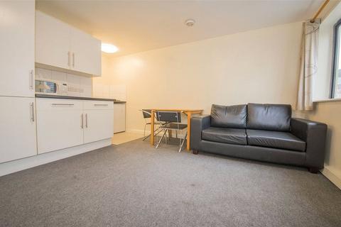 Studio to rent, Hornsey Road, Holloway, London, N7
