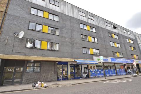 Studio to rent, Hornsey Road, Holloway, London, N7