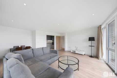 3 bedroom flat to rent, Devan Grove London N4