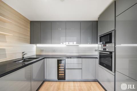 3 bedroom flat to rent, Devan Grove London N4