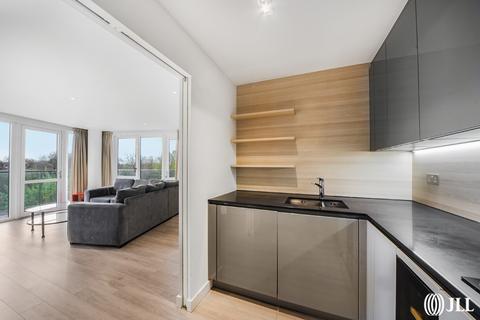 3 bedroom flat to rent, Devan Grove London N4