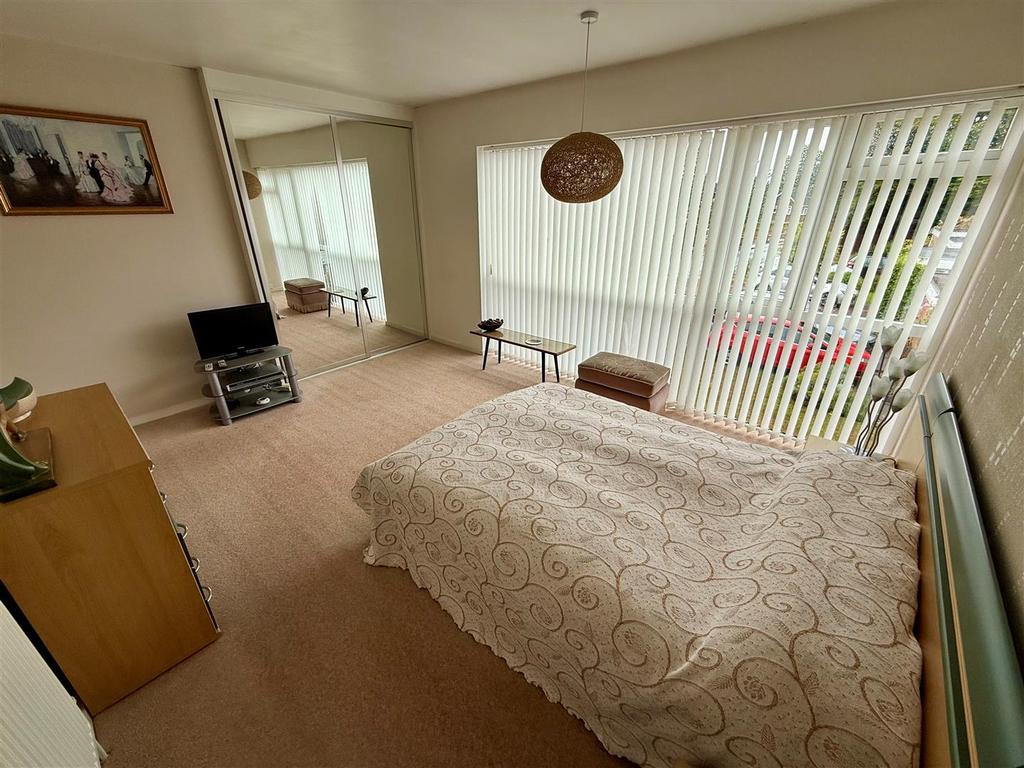 MR29 Bed1-2.jpg