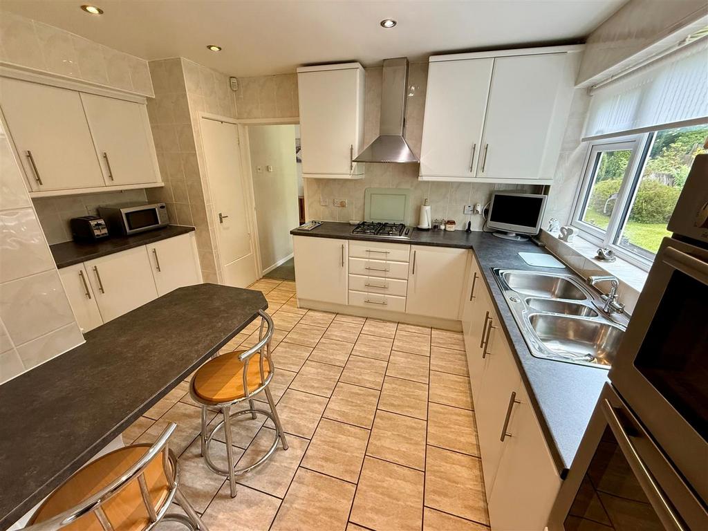 MR29 Kitchen2.jpg