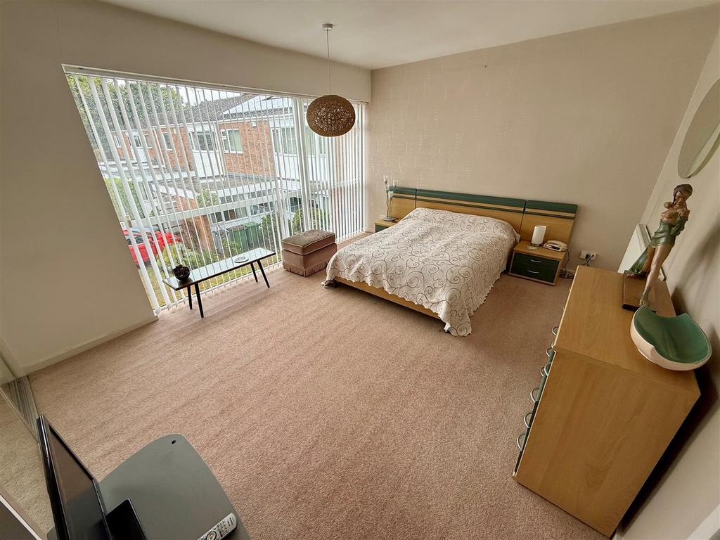 MR29 Bed1.jpg