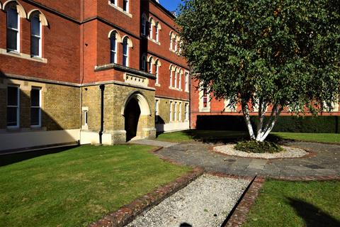 undefined, Farnborough Road, Hampshire GU14