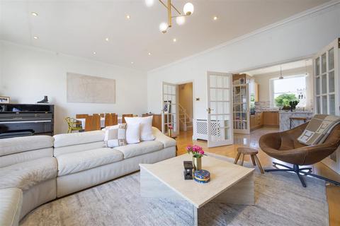 3 bedroom flat for sale, Belsize Square, Belsize Park NW3