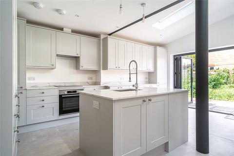 4 bedroom terraced house to rent, Hydethorpe Road, London, SW12