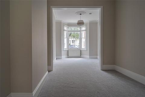 4 bedroom terraced house to rent, Hydethorpe Road, London, SW12