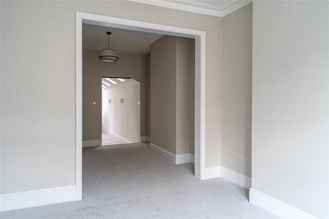 4 bedroom terraced house to rent, Hydethorpe Road, London, SW12