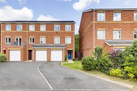 4 bedroom end of terrace house for sale