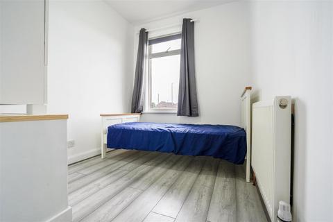 3 bedroom flat for sale, Coast Road, North Shields