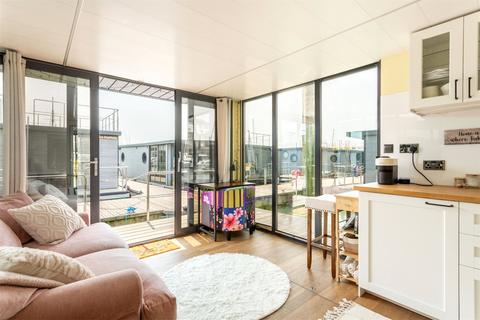 1 bedroom houseboat for sale, Pontoon 32, East Jetty BN2