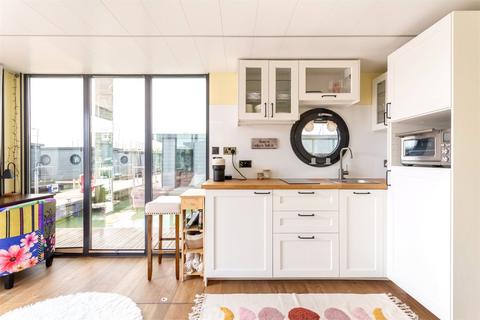 1 bedroom houseboat for sale, Pontoon 32, East Jetty BN2