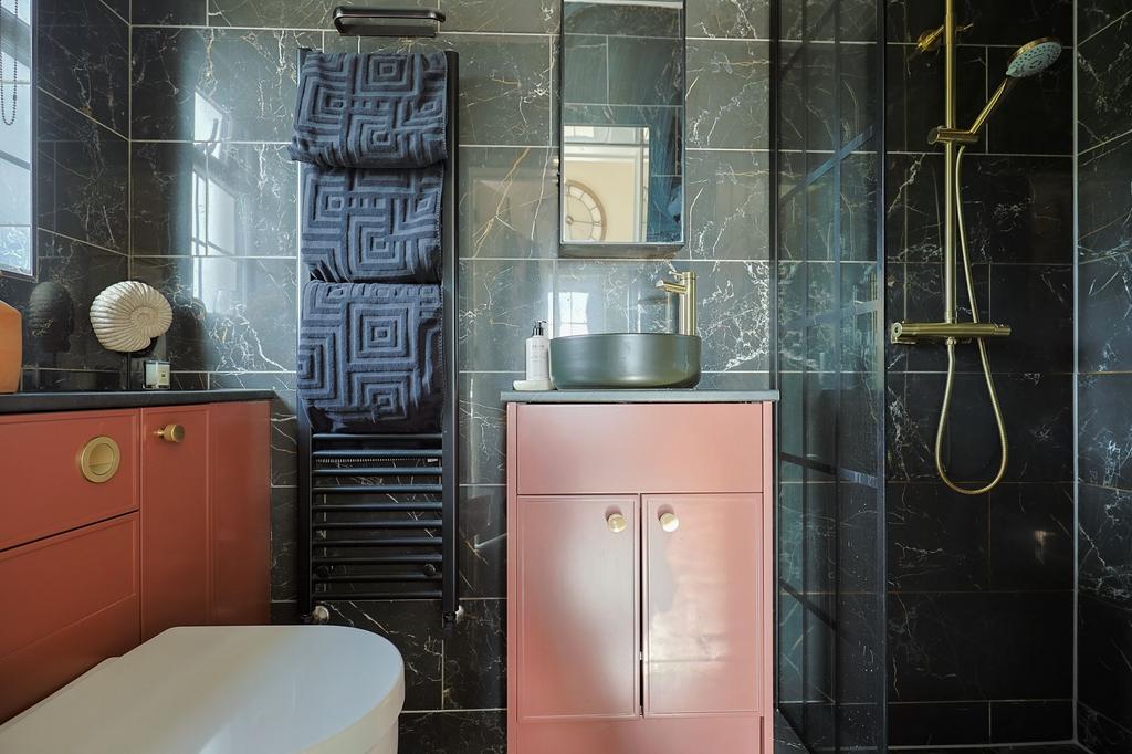 *holiday let – roselea luxury pod lodge*