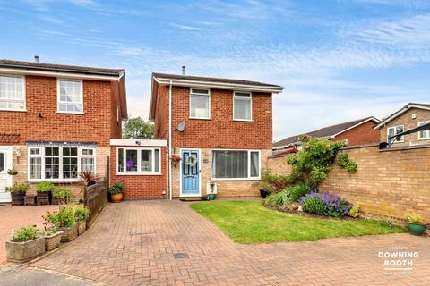 17 Winchester Close, Lichfield, WS13 7SL