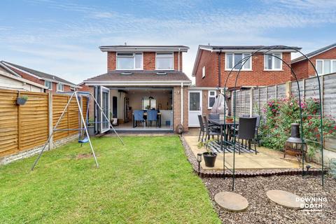 17 Winchester Close, Lichfield, WS13 7SL