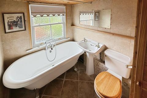 3 bedroom detached house for sale, 14 Chequer Street, Bulkington, Bedworth, Warwickshire CV12 9NH