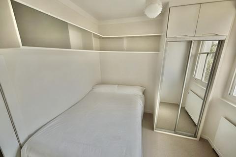 2 bedroom flat for sale, Gloucester Street, London, SW1V