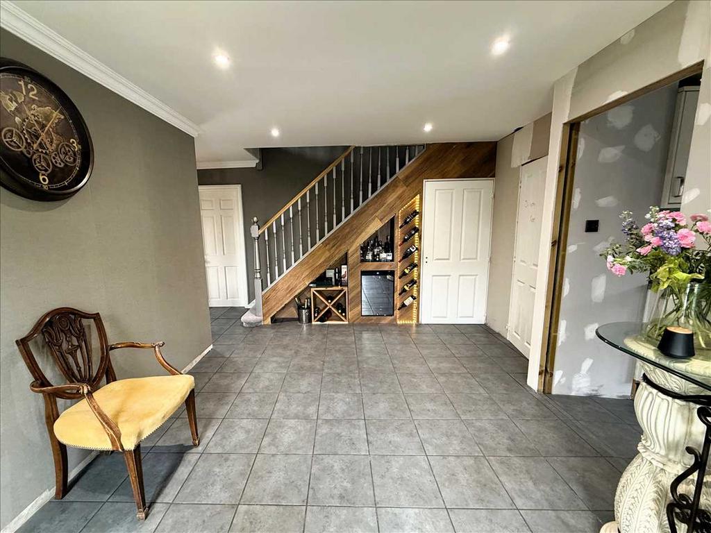 Large Entrance &amp;