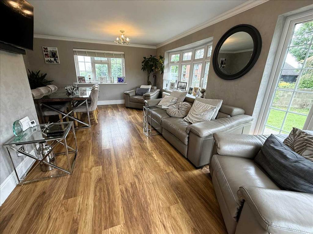 Lounge / Dining Room