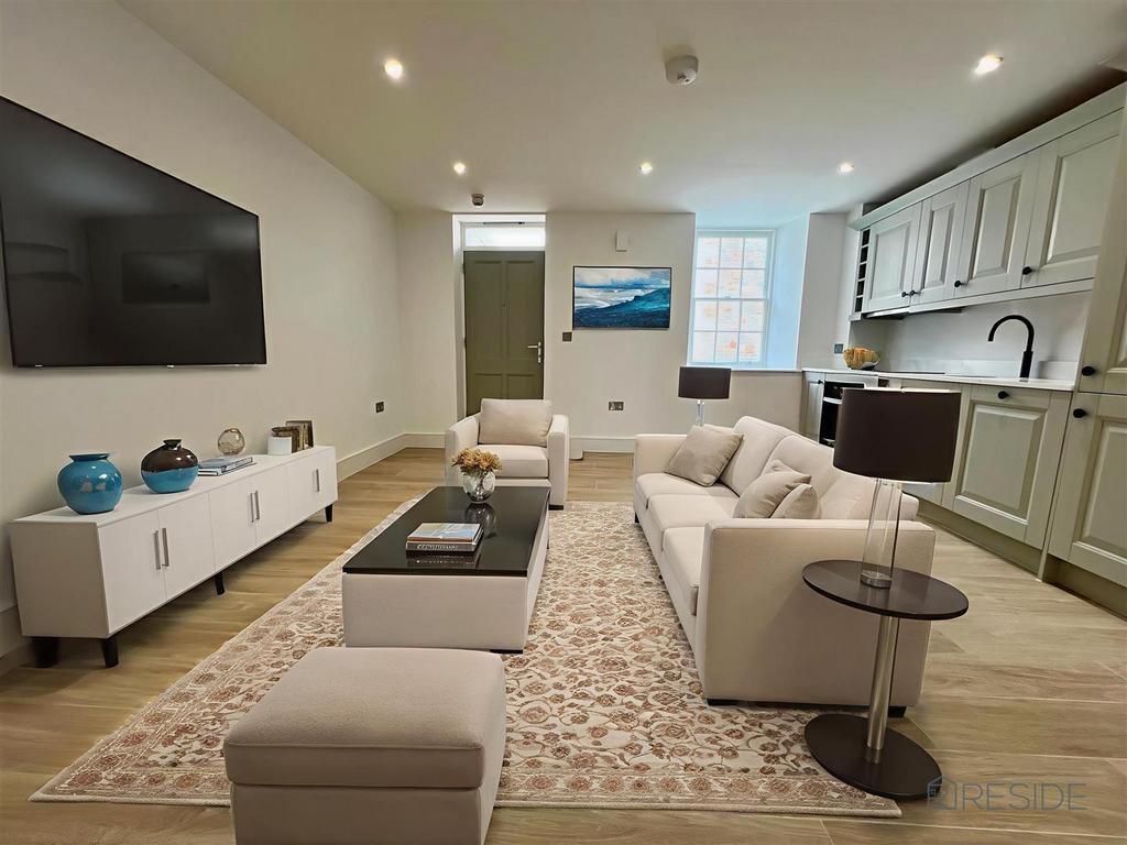 PHOTO-2025-06-09-16-49-55-4 - Living Room - Standa