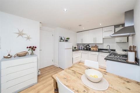 1 bedroom flat to rent, North Road, Kew TW9