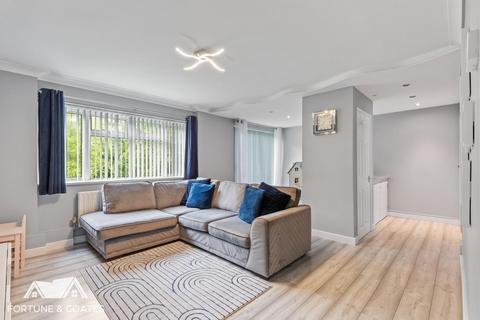 2 bedroom flat for sale, Tanys Dell, Harlow