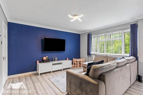 2 bedroom flat for sale, Tanys Dell, Harlow