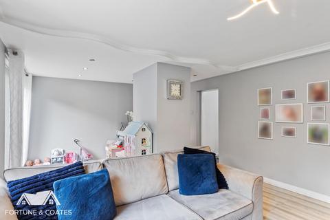 2 bedroom flat for sale, Tanys Dell, Harlow