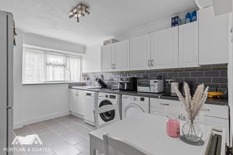 2 bedroom flat for sale, Tanys Dell, Harlow