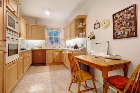 2 bedroom flat for sale, Lexden Park, Colchester CO3