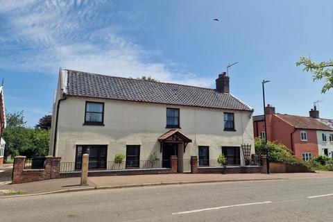 5 bedroom detached house for sale, Norwich Road, Chedgrave