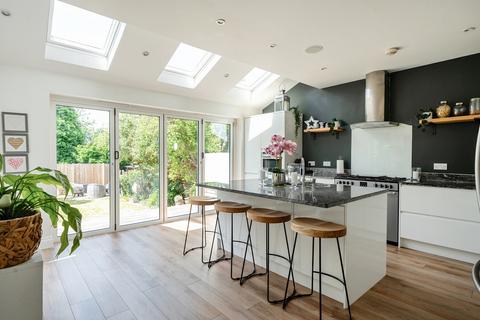 24 Barrow Avenue, Carshalton, SM5 4NY