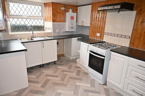 2 bedroom terraced house to rent, Bradford Road, Idle BD10
