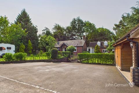 Midway Bungalow Dagdale, Bramshall, Uttoxeter, ST14 5BJ