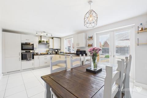 3 bedroom detached house for sale, Chestnut Close, Burton-on-Trent