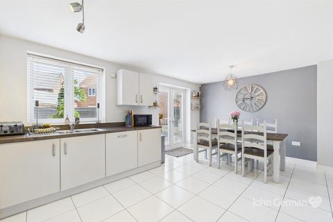 3 bedroom detached house for sale, Chestnut Close, Burton-on-Trent