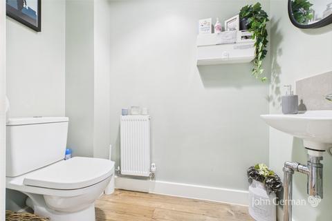 4 Chestnut Close, Burton-on-trent, DE14 2FX
