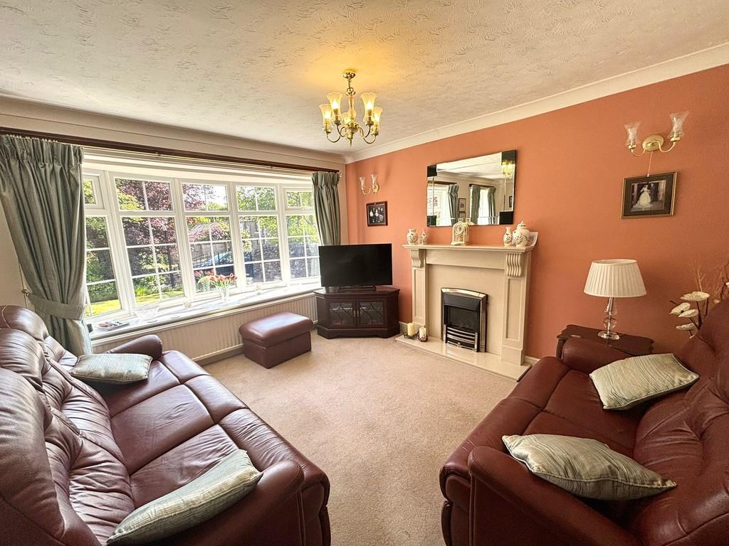 Living room 4