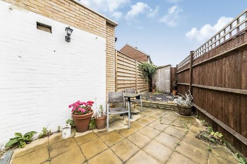 2 bedroom flat to rent, Hydethorpe Road, London SW12