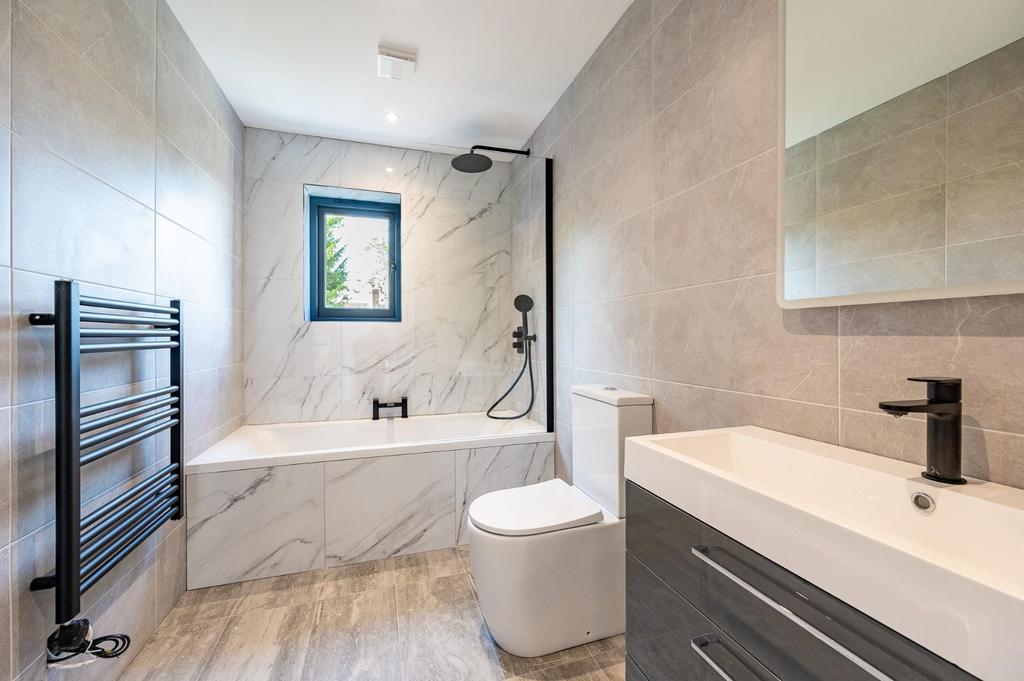 En-Suite Bathroom