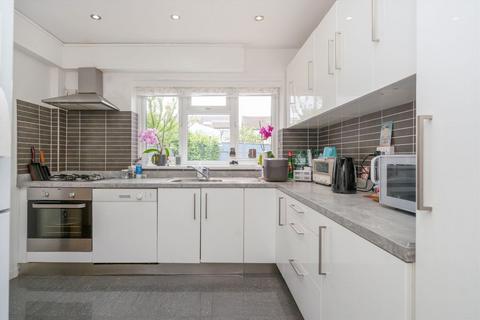 5 bedroom detached house to rent, Essex Park, London N3