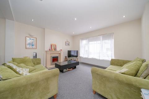 5 bedroom detached house to rent, Essex Park, London N3