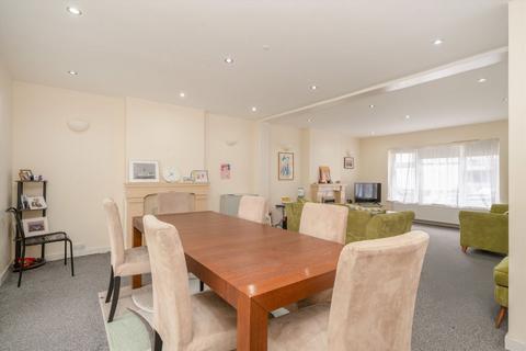 5 bedroom detached house to rent, Essex Park, London N3