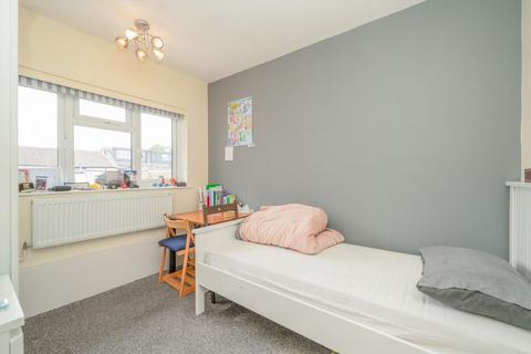 5 bedroom detached house to rent, Essex Park, London N3