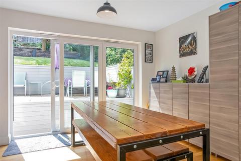 111 Valley Road, Kenley, CR8 5BY
