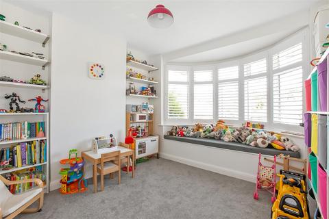 111 Valley Road, Kenley, CR8 5BY